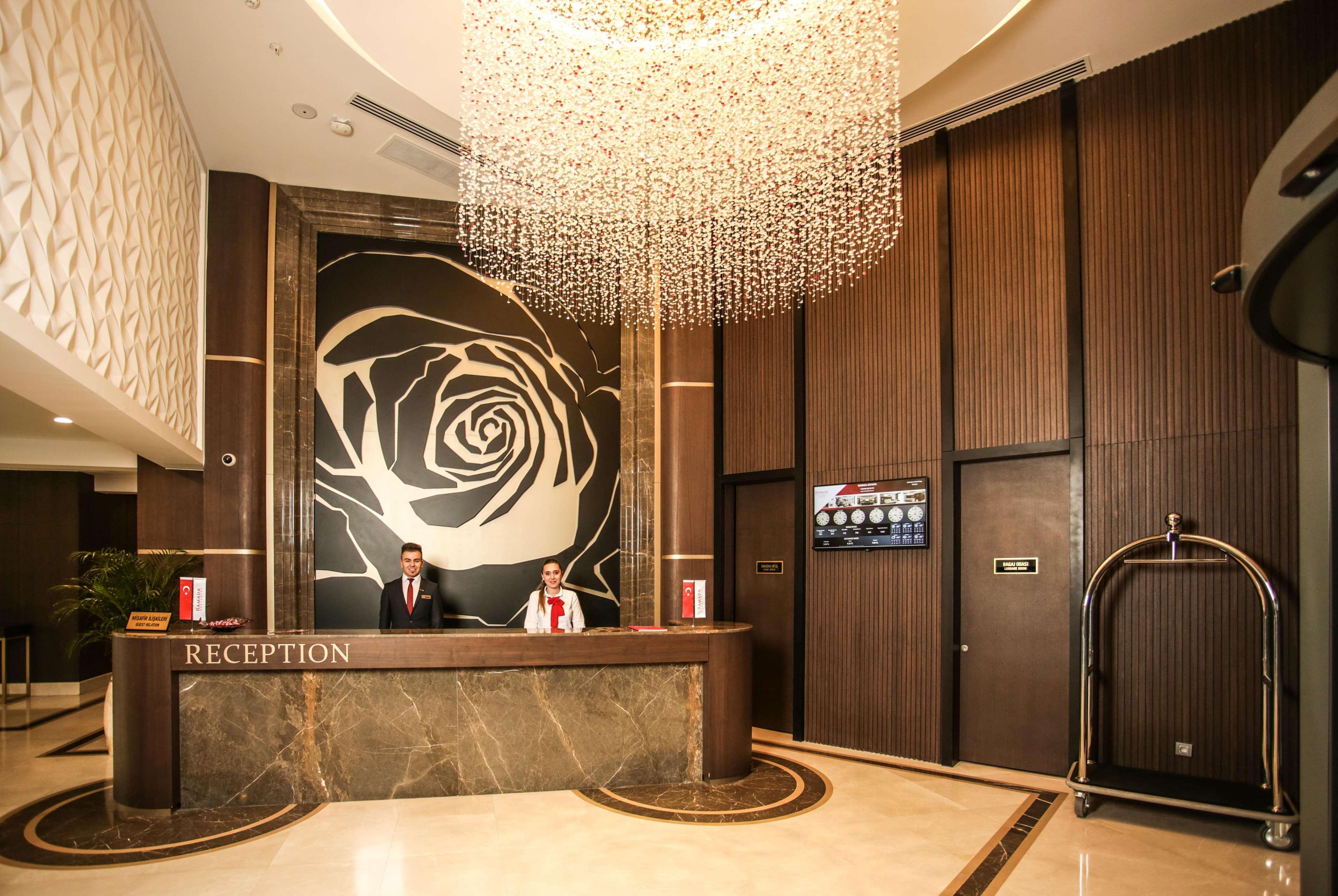 รามาดา บาย วินด์แฮม อิสปาร์ตา Hotel อุปไปร์ตา ภายนอก รูปภาพ
