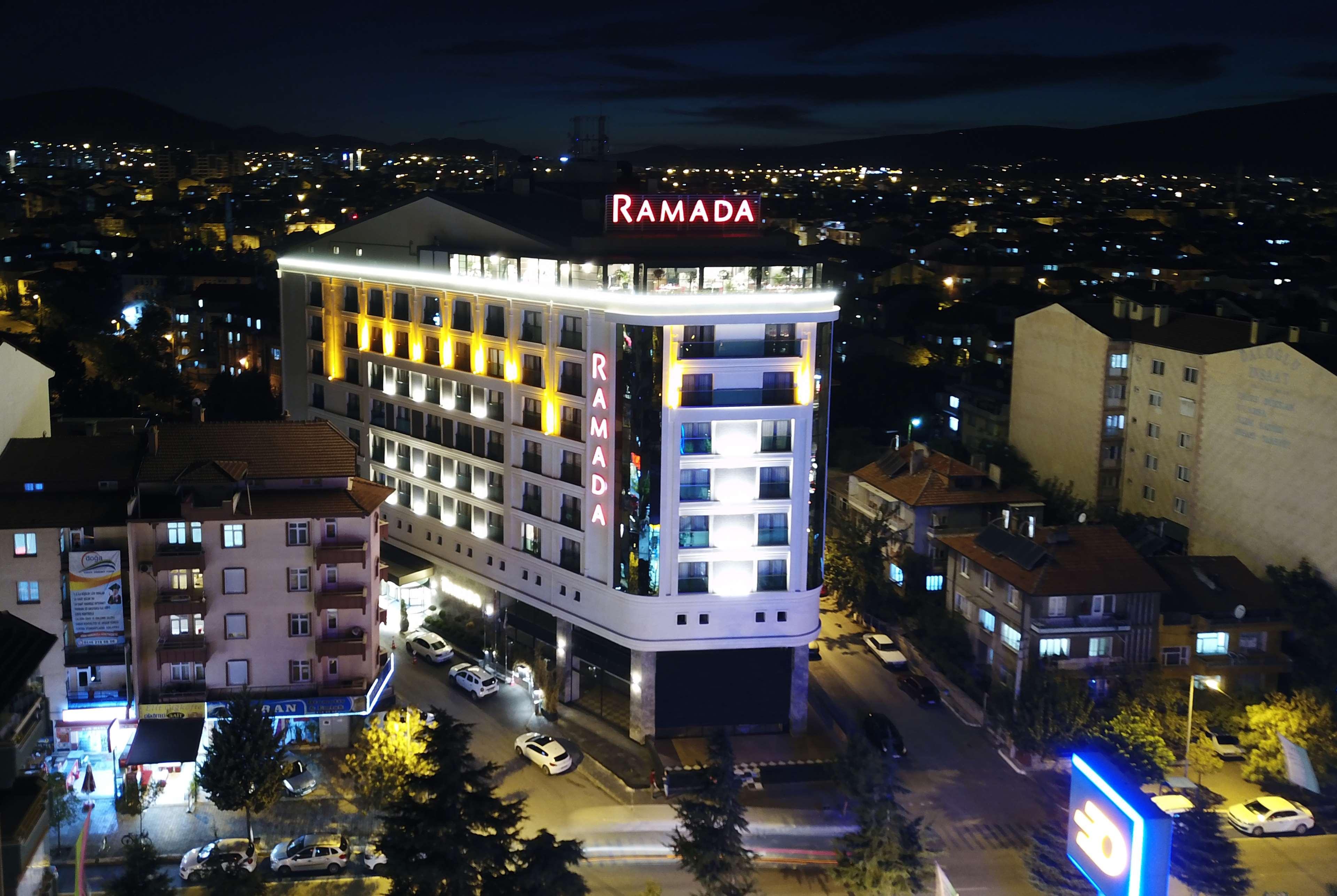 รามาดา บาย วินด์แฮม อิสปาร์ตา Hotel อุปไปร์ตา ภายนอก รูปภาพ